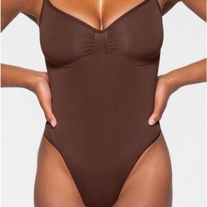NWOT Skims Sculpting Bodysuit Thong COCOA XL